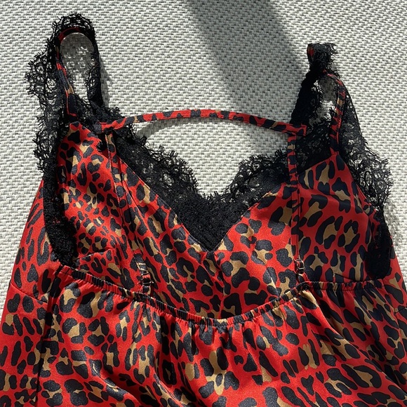 Sleeveless soft tank top. Size M. - Picture 6 of 8